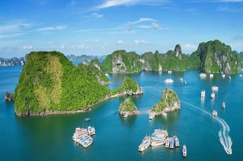 Vịnh Hạ Long nhìn từ trên cao